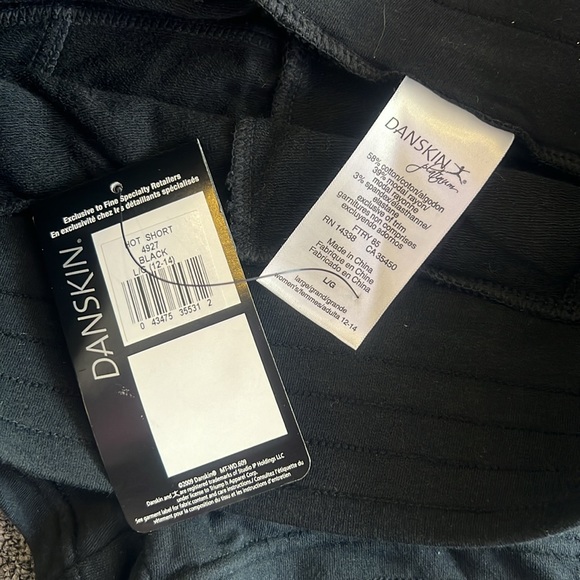 Danskin Platinum Sporty/Dancer Hot Short A/L NWT - Picture 4 of 4